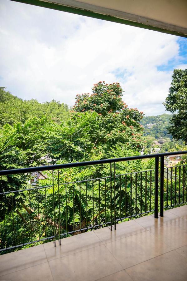 Funk Bunk - Mount View Lodge Kandy Exteriör bild