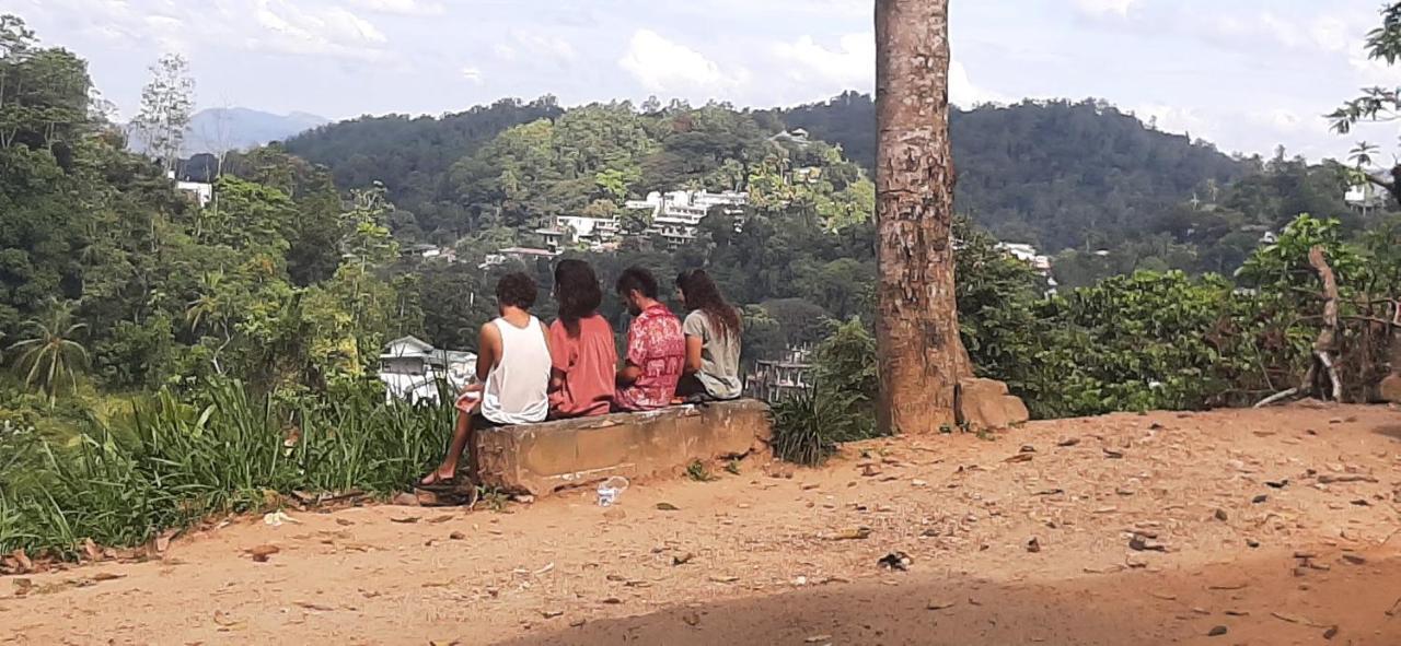 Funk Bunk - Mount View Lodge Kandy Exteriör bild